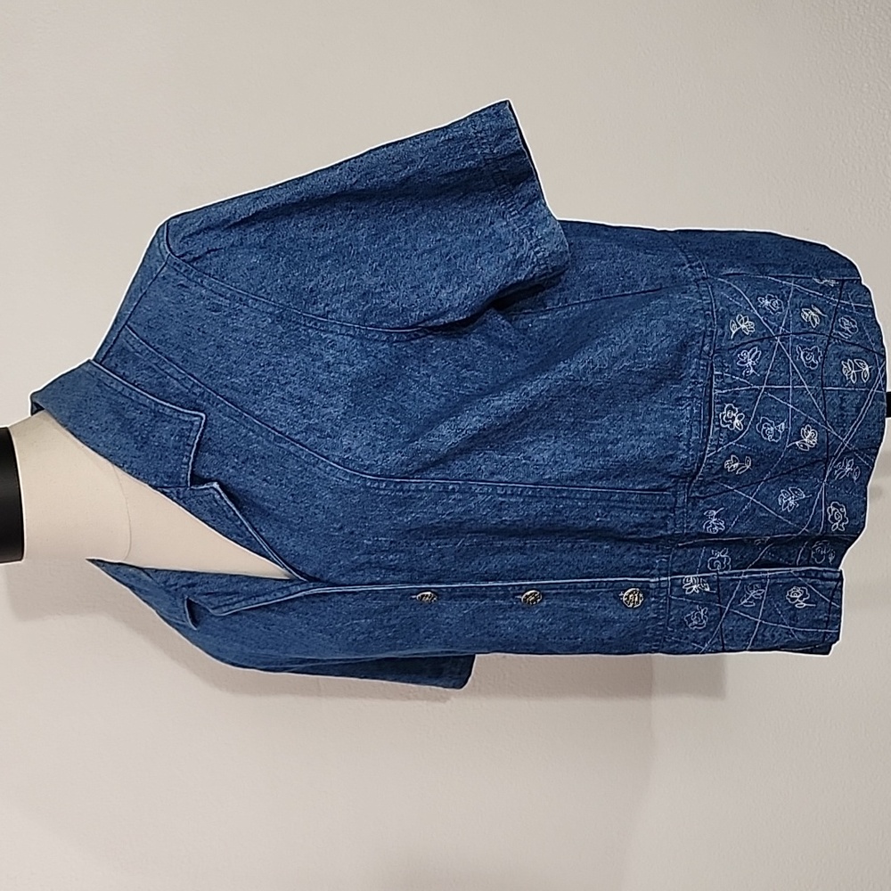 C.L C. Top 100% Cotton Denim Embroidered Floral Stitching Detail Blue Size M - Picture 6 of 17